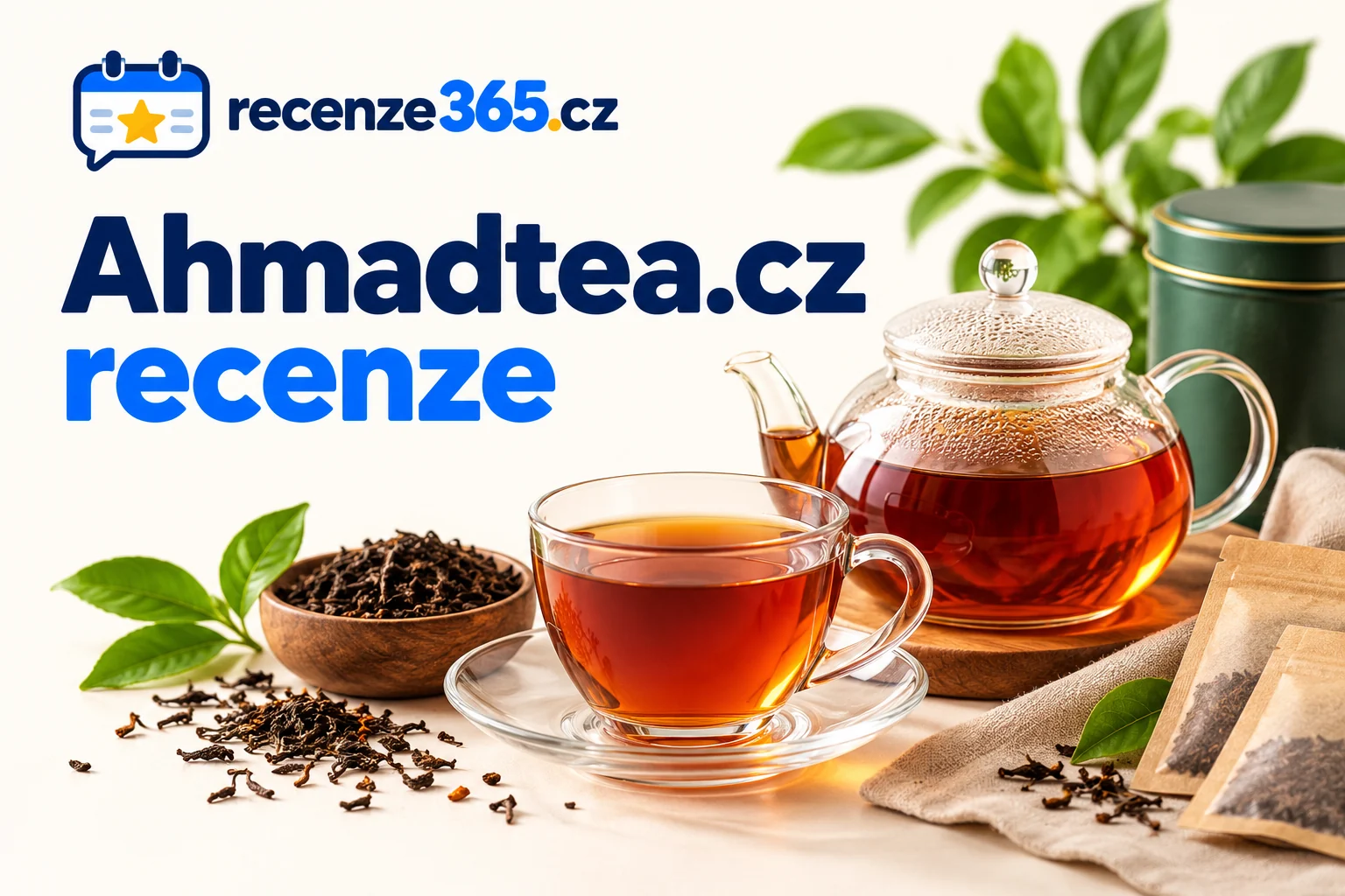 Šálek čaje, konvice a čajové lístky na titulním vizuálu Ahmadtea.cz